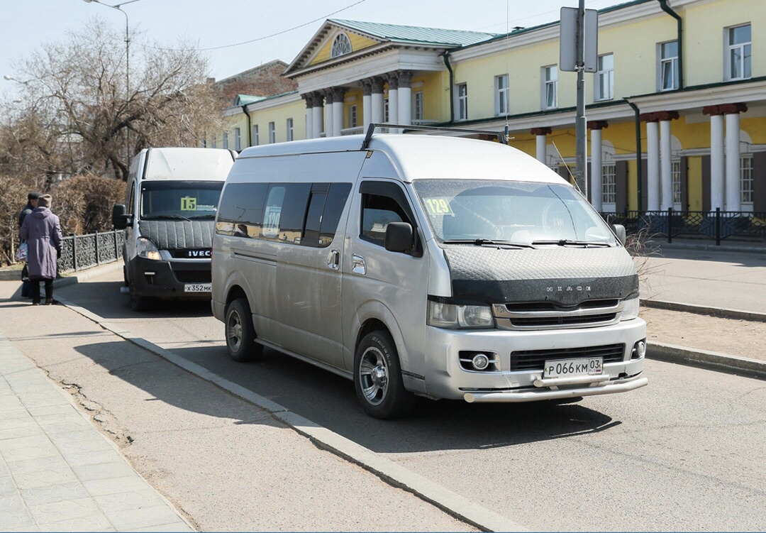 Новые автомобили улан удэ. Маршрутки Улан-Удэ. Улан Удэ микроавтобусы. Общественный транспорт Улан-Удэ. Автобусы мэрии Улан-Удэ.