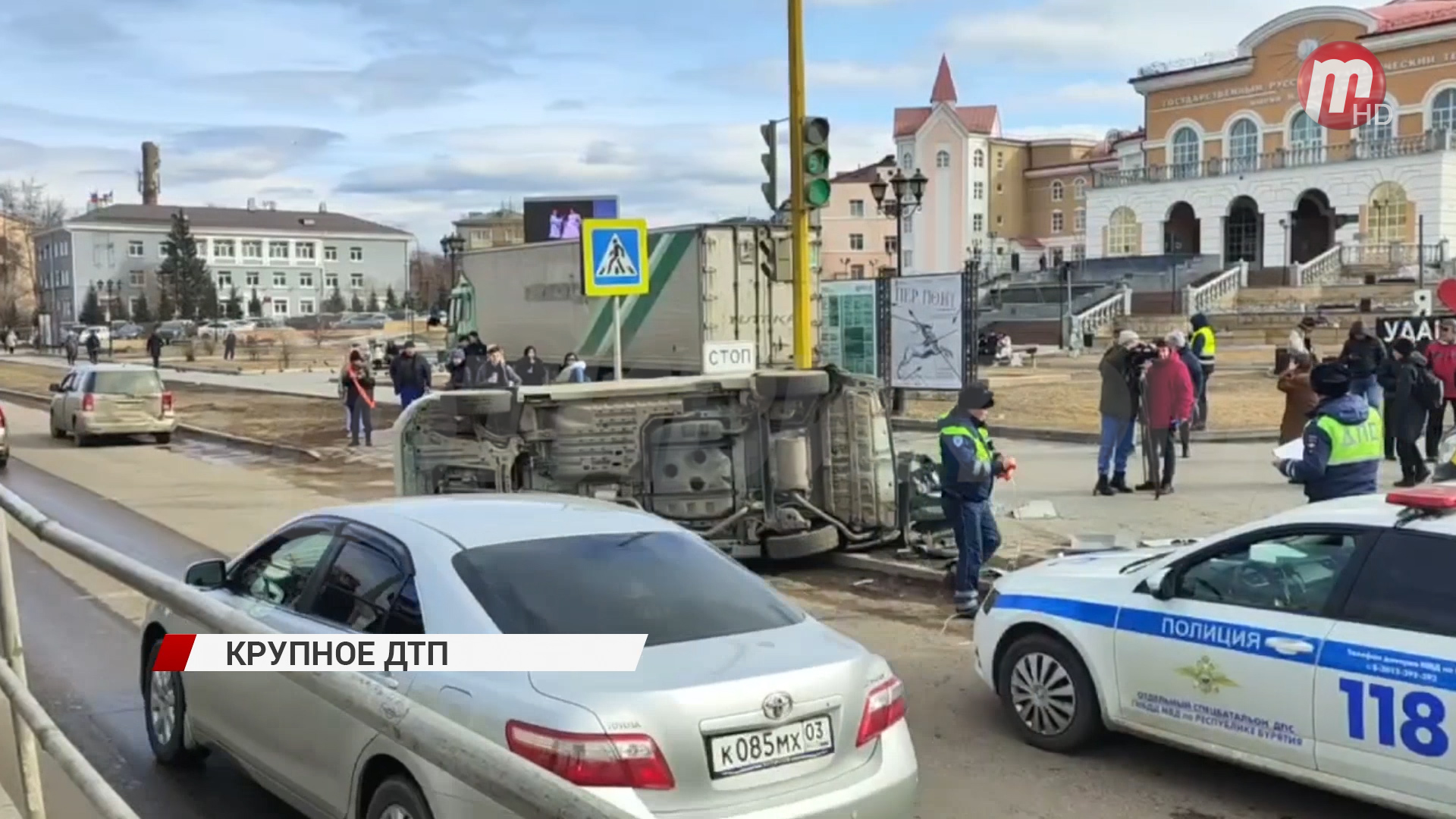 В Улан-Удэ сегодня днем на улице Терешковой, произошло крупное ДТП с участием трех машин
