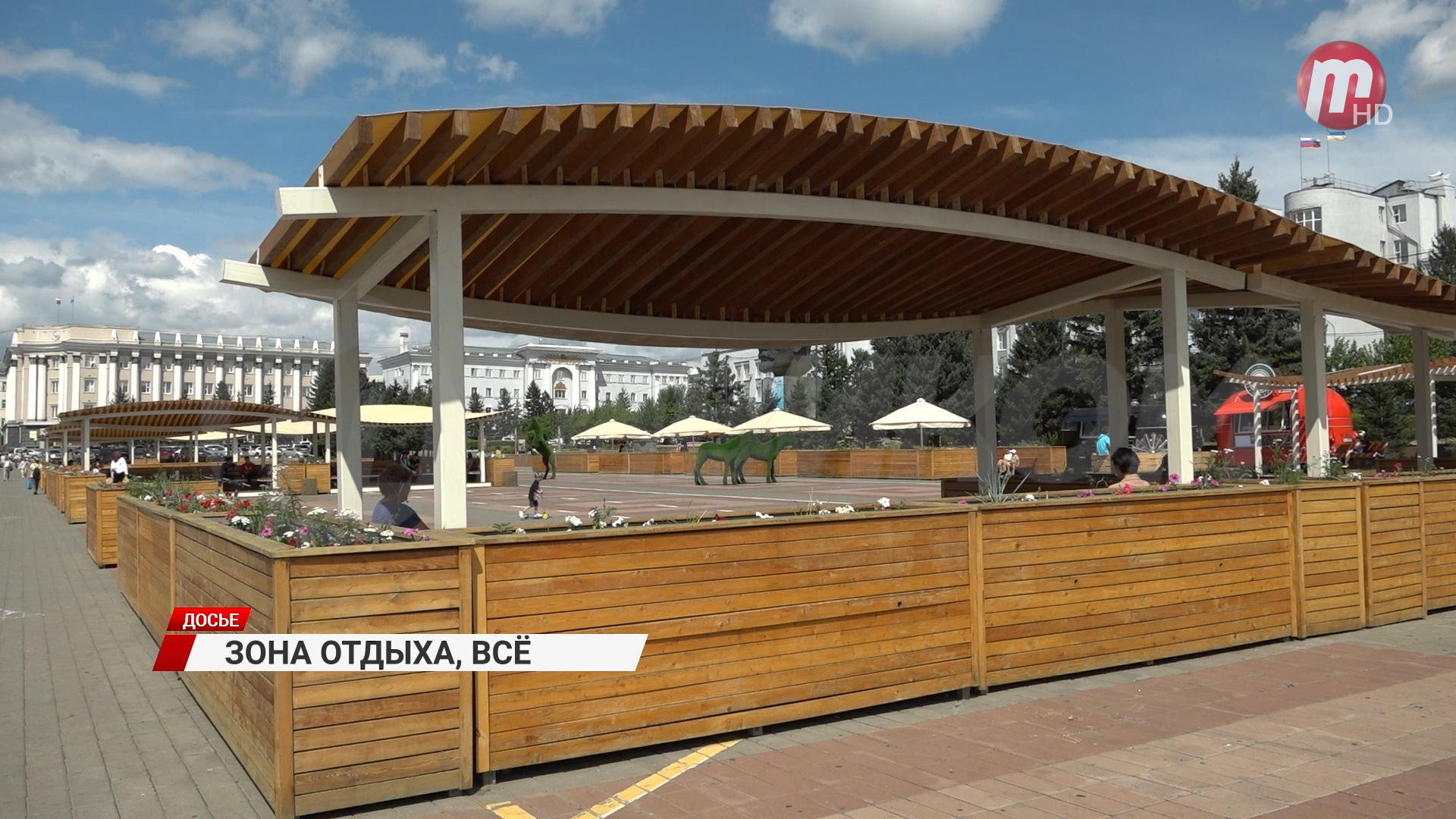 В Улан-Удэ на площади Советов убирают летнюю зону отдыха